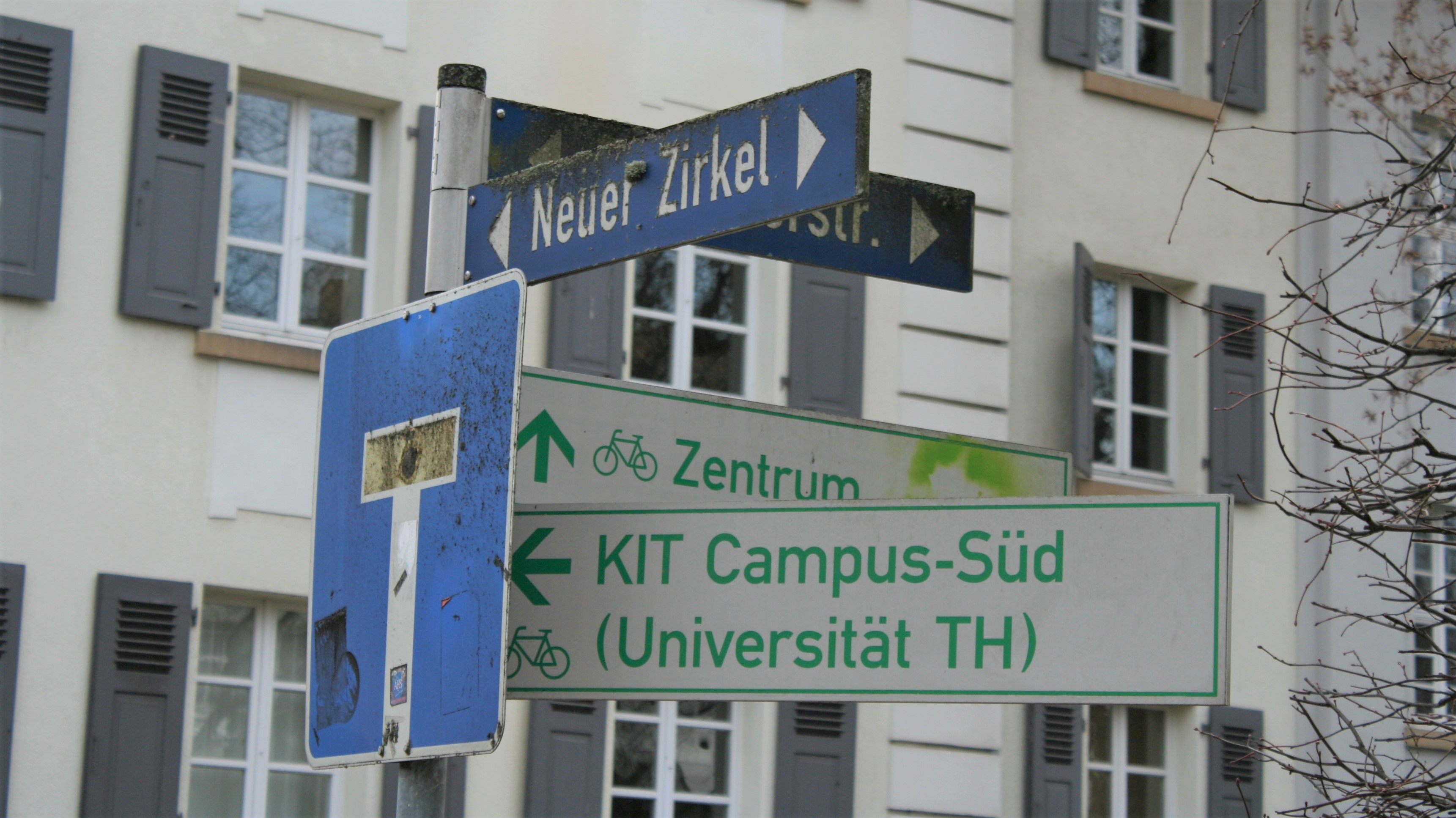Straßenschild Neuer Zirkel in Karlsruhe