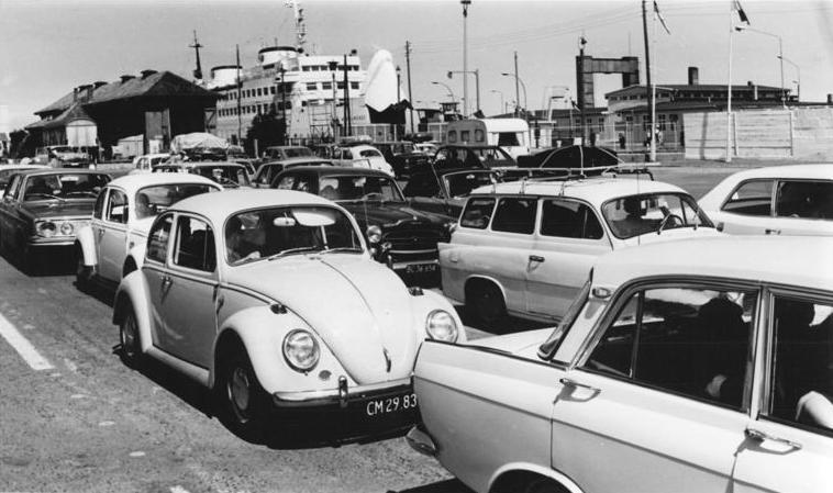 Warnemünde, ferry harbour 1970, traffic jam