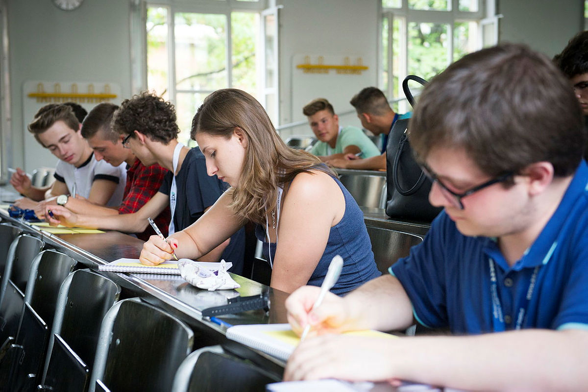 Studierende im Hörsaal 