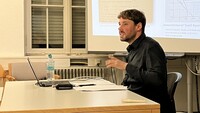 Foto: Stefan Esselborn bei seinem Vortrag im Forschungskolloquium des Geschichte Departments
