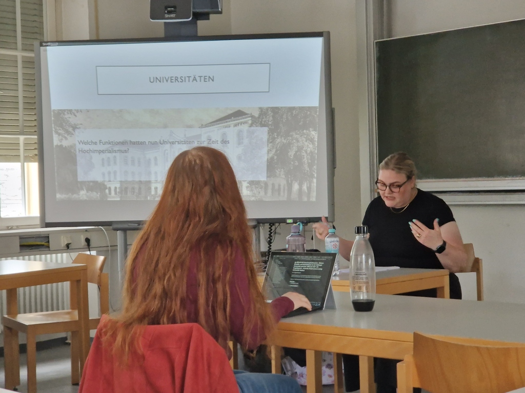 Charlotte Prauß im Forschungskolloquium des KIT Geschichte Department zum Thema "Kolonialismus an der Göttinger Universität"