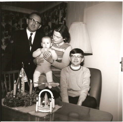 Abb.: Eine deutsche Familie, 2. Advent 1969. 